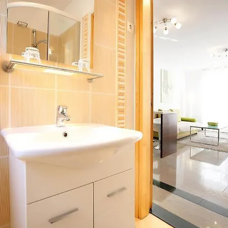 Апартаменти Stadthaus Briski *